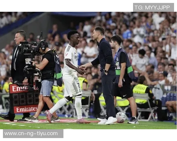 维尼修斯在阿隆索的指导下重拾冷静状态12场比赛仅吃一张牌