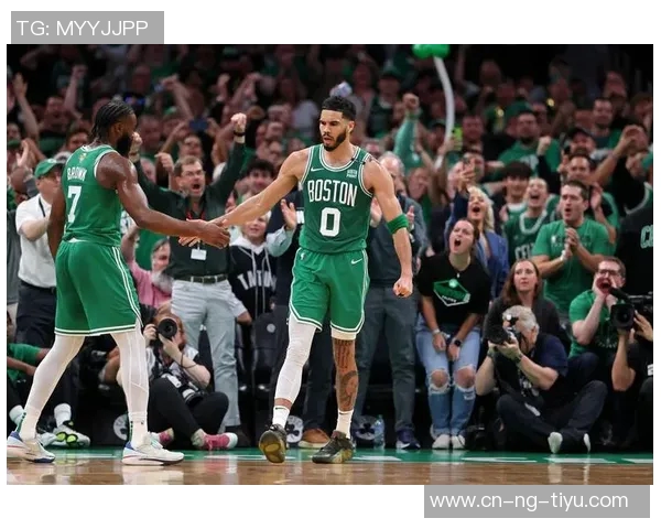 快船半场落后绿军8分小卡表现平平科林斯和怀特联手发力助球队争胜